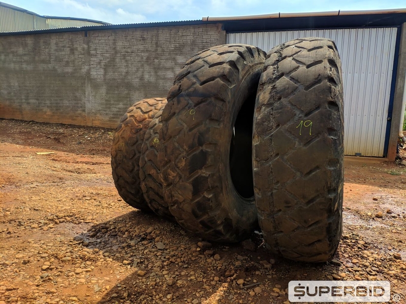 2 PNEUS 600.65-38 E 02 PNEUS 480.65-25