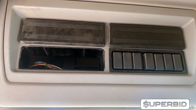 CAMINHÃO BASCULANTE VOLVO VM 330 6X4R, 2013/2013, Placa FINAL 3 (RJ), (Ref.: IBZ)