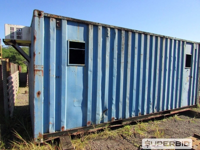 01 CONTAINER MARÍTIMO 20 PÉS MOD. ALMOXARIFADO DIMENSÕES: (6,00X2,40X2,80 METROS), ANO: 1986. (Ref.: WMV_UM02)