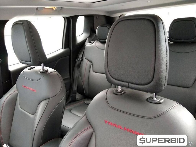 Jeep Renegade Trailhawk 2.0 Turbo 4X4, 2018/2019, Jazz Blue metálica, 580 KM, Diesel, Teto solar elétrico panorâmico, Kit Multimídia "7" completo, Bancos em Couro, IPVA 2021 pago, Veículo com garantia de fábrica, Laudo cautelar aprovado.