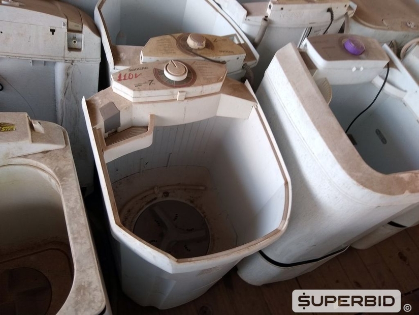 FOGÃO INDUSTRIAL, 24 FOGÕES, 36 TANQUINHOS, 8 FREEZER'S HORIZONTAIS E 31 GELADEIRAS. (Ref.: SS)