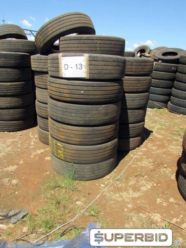 20 SUCATAS DE PNEUS 275/80 PARA REAPROVEITAMENTO (Ref.: D-13)