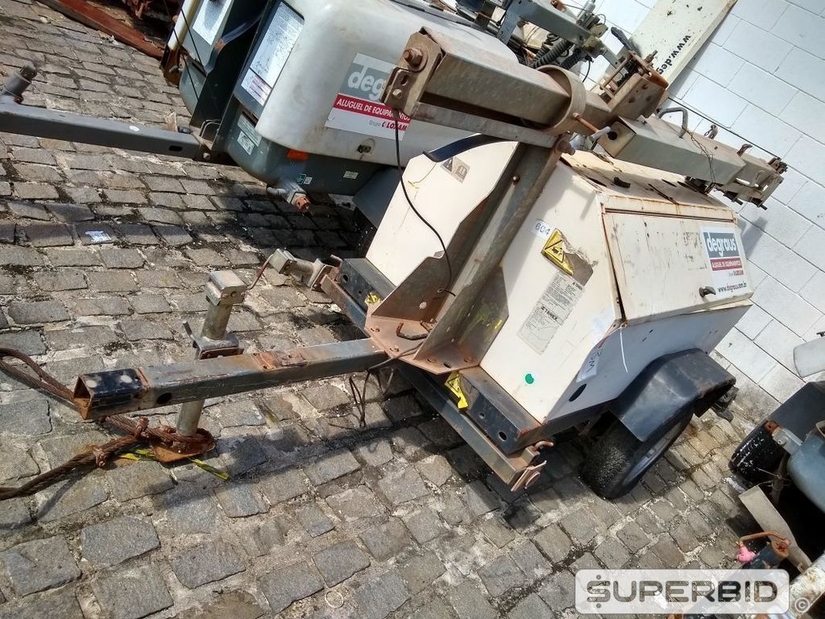 TORRE DE ILUMINAÇÃO REBOCÁVEL TEREX RL4000. (Ref.: SM)