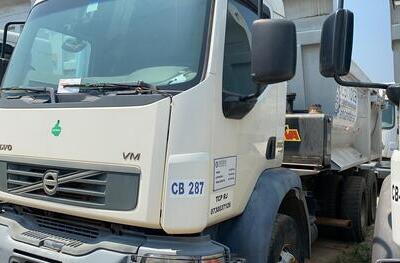 CAMINHÃO BASCULANTE VOLVO VM 330 6X4R, 2013/2013, Placa FINAL 3 (RJ), (Ref.: IBU)