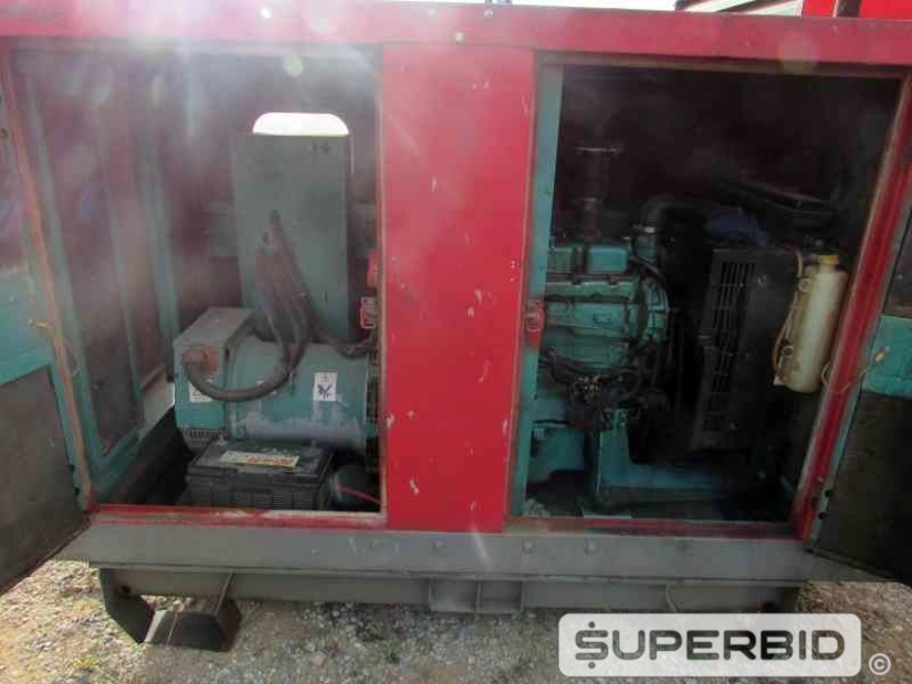 GRUPO GERADOR Á DIESEL CUMMINS 40 KVA. (Ref.: JDT)