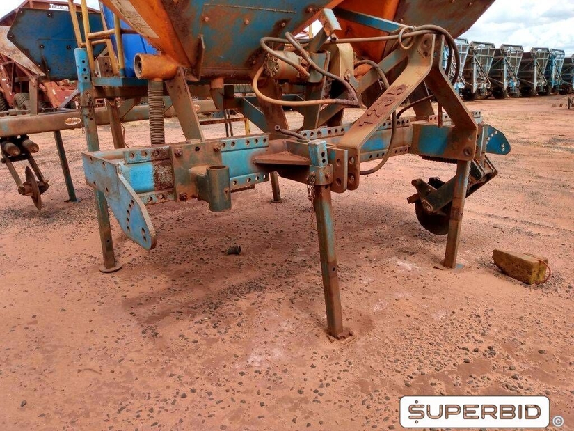 DISTRIBUIDORA DE ADUBO DMB, ANO: 2013, SÉRIE: 80615 (Ref.: 1235)