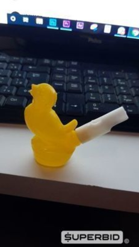 Diogo Defante - Apito em forma de passarinho, Linguiça de brinquedo parecida com o Ben Jor, Mochila com estampa de linguiça