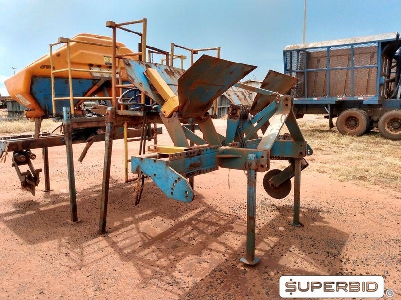 DISTRIBUIDORA DE ADUBO DMB, ANO: 2013, SÉRIE: 80632 (Ref.: 1141)