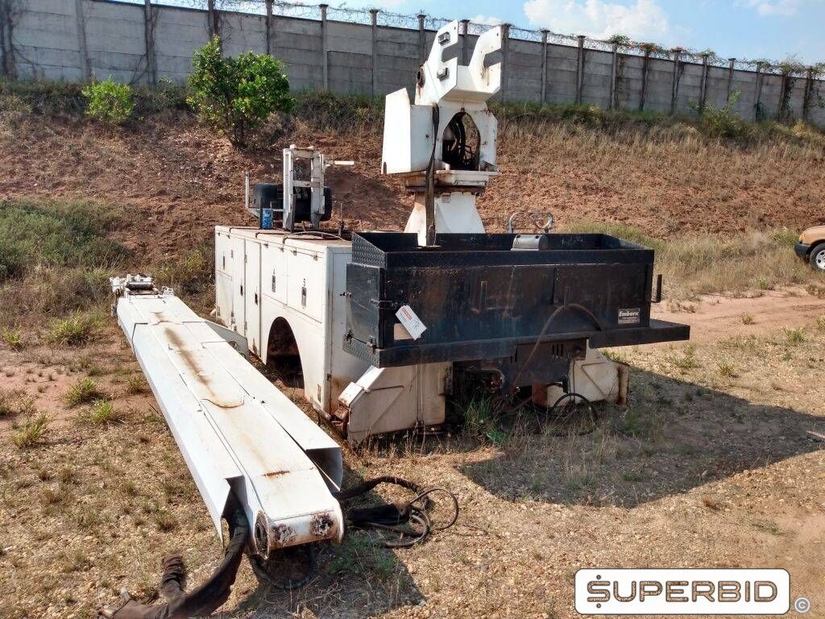 SUCATA DE IMPLEMENTOS: CARROCERIAS DIGGER, GUINDAUTO, ESCADAS, CESTOS AÉREOS E OUTROS