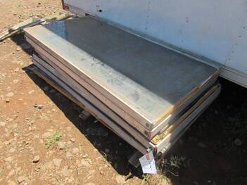 07 PLACAS SOLAR EM ALUMINIO E VIDRO, TAMANHO: APROX. 1600 X 1000 MM. (Ref.: JJ)