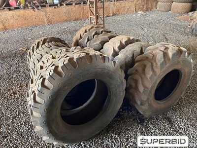 06 PNEUS 12.5/80-18, 03 PNEUS 12-16,5, 01 PNEU 8.00-18, 01 PNEU 15-22,5 E 01 PNEU 10,5-16