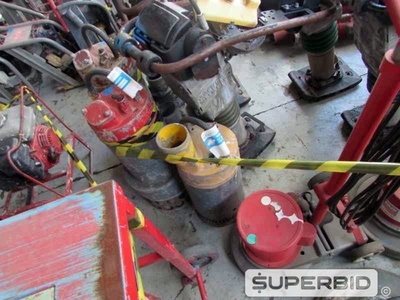 BOMBA SUBMERSIVEL, ENCERADEIRA DE ASSOALHO E COMPACTADORES WACKER NEUSON, (11 PÇ.) (Ref.: JCS)