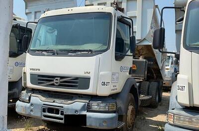 CAMINHÃO BASCULANTE VOLVO VM 330 6X4R, 2013/2013, Placa FINAL 8 (RJ), (Ref.: IBT)