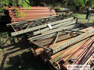 SUCATA DE PRATELEIRAS PORTA PALETES (APROX.: 400 PÇS). (Ref.: WMBZ_UM02)