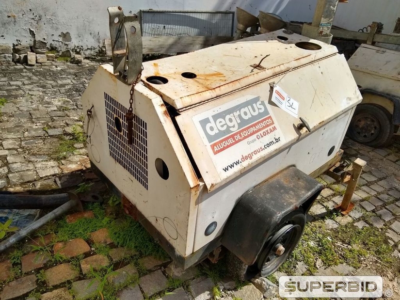 TORRE DE ILUMINAÇÃO REBOCÁVEL TEREX RL4000. (Ref.: SL)