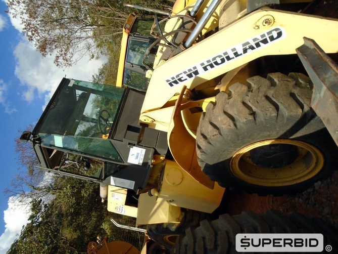 PÁ CARREGADEIRA NEW HOLLAND 12C 4x4, ANO: 2011, CAP: CAÇAMBA: 1M3., SÉRIE: 8364 (Ref: SBK / TP32725)
