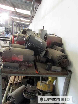 SUCATAS DE MOTORES ELÉTRICOS 3 Á 7 CV, CARRINHOS PARA ROSQUEADEIRA, CHAVES DE PARTIDA, MANGUEIRAS DE AR 1 POL. E OUTROS, (APROX. 64 PÇ.) (Ref.: JES)