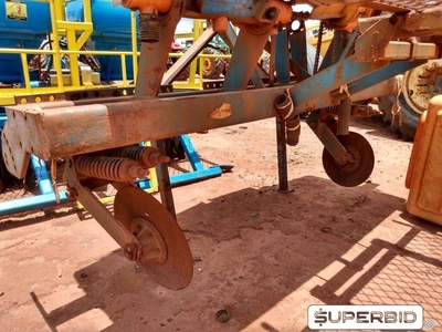 DISTRIBUIDORA DE ADUBO DMB, ANO: 2013, SÉRIE: 80622 (Ref.: 1237)