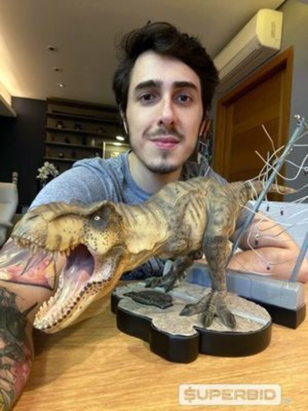 Catanhari - Estátua de dinossauro Jurassic Park autografada