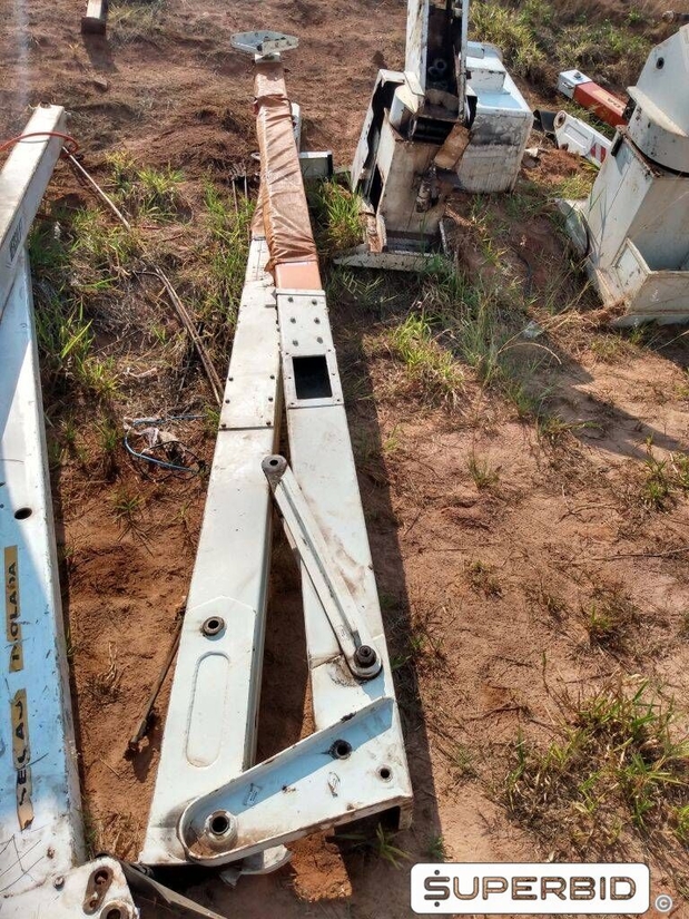 SUCATA DE IMPLEMENTOS: CARROCERIAS DIGGER, GUINDAUTO, ESCADAS, CESTOS AÉREOS E OUTROS