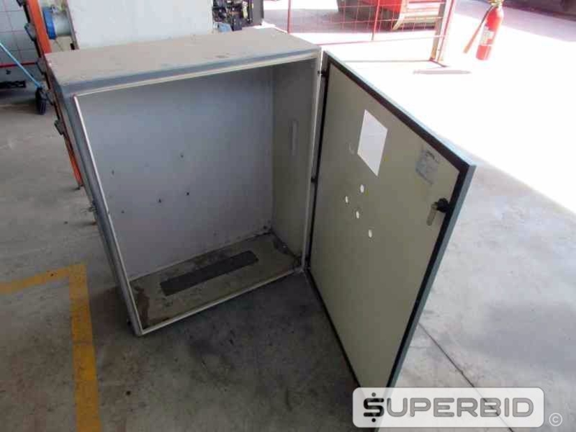 BOMBA SUBMERSIVEL SPV P40 4 POL., CAÇAMBA ESCAVADEIRA E SUCATAS DE QUADRO DE DISTRIBUIÇÃO, (08 PÇ.) (Ref.: JEI)