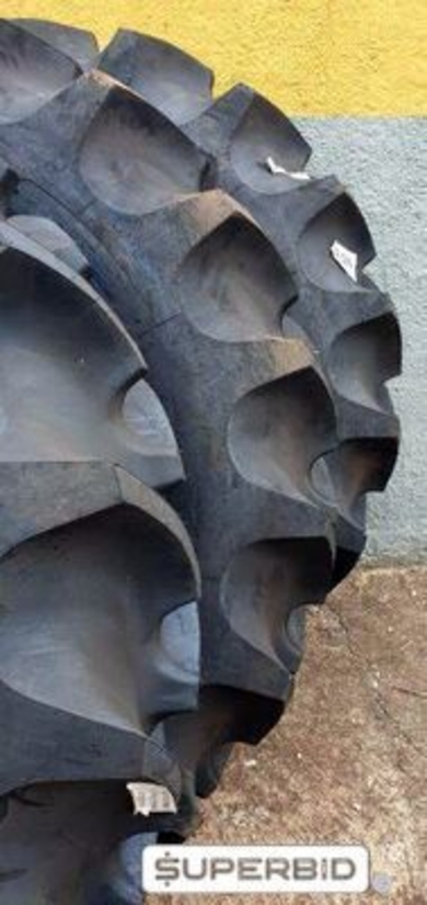 03 PNEUS GOODYEAR 520/85 R42 NOVOS, SEM USO