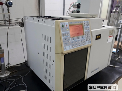 EQUIPAMENTOS DE LABORATÓRIO DIVERSOS: DESTILADOR, CENTRÍFUGA, ESTUFA E OUTROS