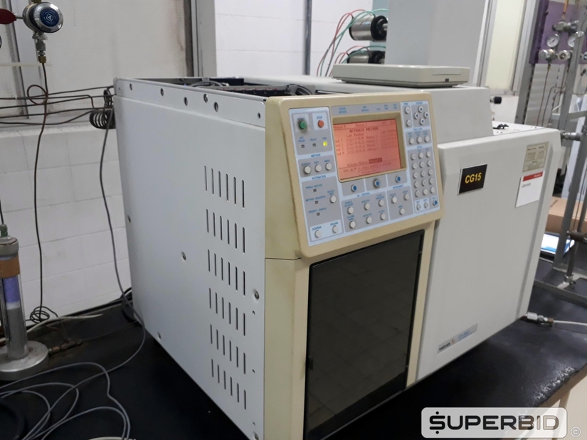 EQUIPAMENTOS DE LABORATÓRIO DIVERSOS: DESTILADOR, CENTRÍFUGA, ESTUFA E OUTROS