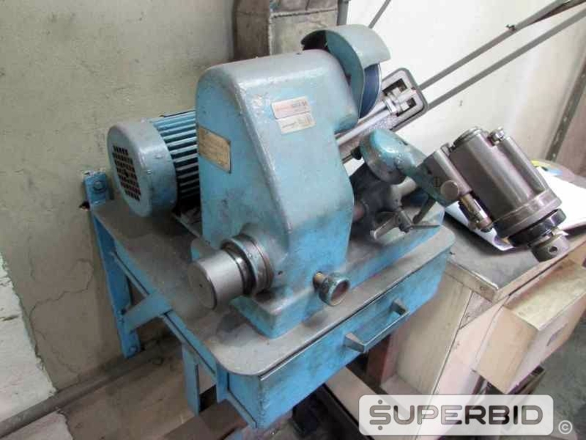 01 AFIADORA DE BASTÃO PARA METAL DURO REGMED ABV, ANO 1981, SÉRIE.: 604/65 E 01 SERRA DE FITA TITAN (Ref.: 12140-778-12134)