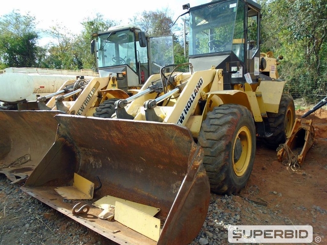 PÁ CARREGADEIRA NEW HOLLAND 12C 4x4, ANO: 2011, CAP: CAÇAMBA: 1M3., SÉRIE: 8364 (Ref: SBK / TP32725)
