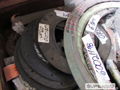 JUNTAS, ESFERAS, GAXETAS, PORCAS, PARAFUSOS E OUTROS (APROX.: 1.931 PÇS). (Ref.: WMFI_UM02)