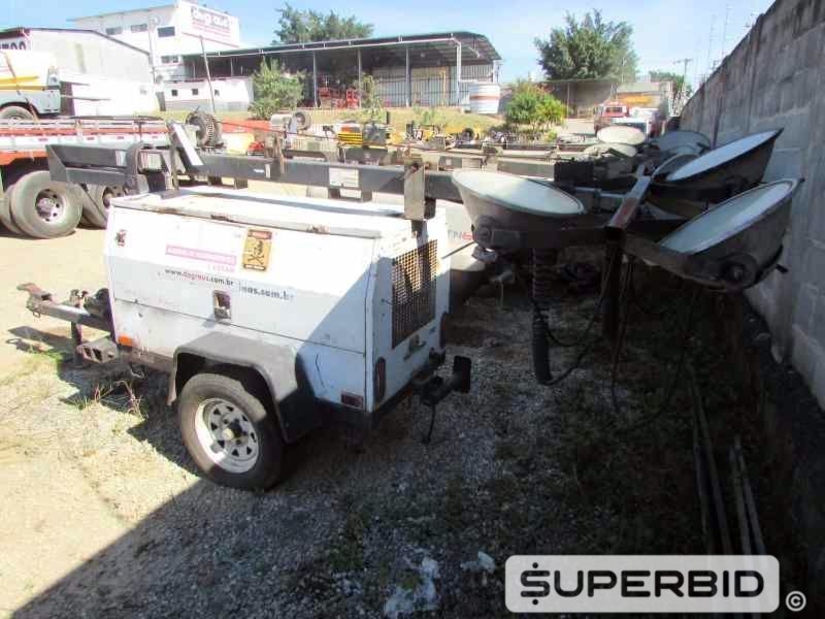 02 TORRES DE ILUMINAÇÃO Á DIESEL TEREX RL4000, POT.: 4-6 KW. (Ref.: JEQ)