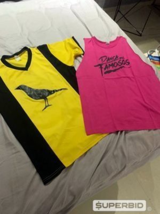 Jonathan Azevedo - uma camiseta que ele usou na novela como Sabiá e outra da dança dos famosos