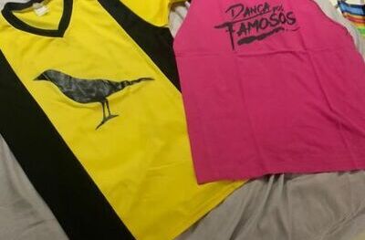 Jonathan Azevedo - uma camiseta que ele usou na novela como Sabiá e outra da dança dos famosos