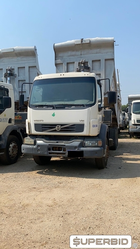 CAMINHÃO BASCULANTE VOLVO VM 330 6X4R, 2013/2013, Placa FINAL 2 (RJ), (Ref.: IBN)