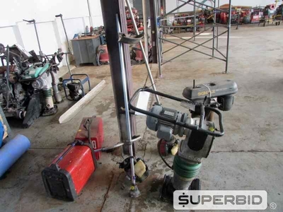 INVERSORAS DE SOLDA, ROÇADEIRA, COMPACTADOR DE SOLO WACKER NEUSON E FURADEIRA DE COLUNA, (11 PÇ.) (Ref.: JDH)