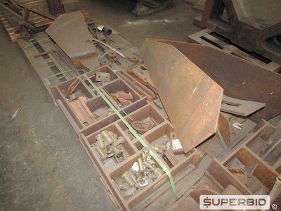 SPARE PARTS PARA MONTAGEM DE VAGÕES: CHAPAS, PINOS, SUPORTES, PARAFUSOS E OUTROS (APROX.: 30 VOLUMES). (Ref.: WMEG_UM02)