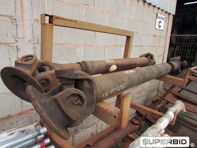 PEÇAS RANDON - ÁRVORES UNIVERSAIS, ANEL CARDAN, SERVOSTATOS, COLETORES, BOMBAS, CORREIAS DE TRANSMISSÃO, CILINDROS, VÁLVULAS E OUTROS (APROX.: 3.234 PÇS). (Ref.: RAD)