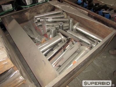 FLANGES E PARAFUSOS (APROX.: 77 PÇS). (Ref.: WMFG_UM02)