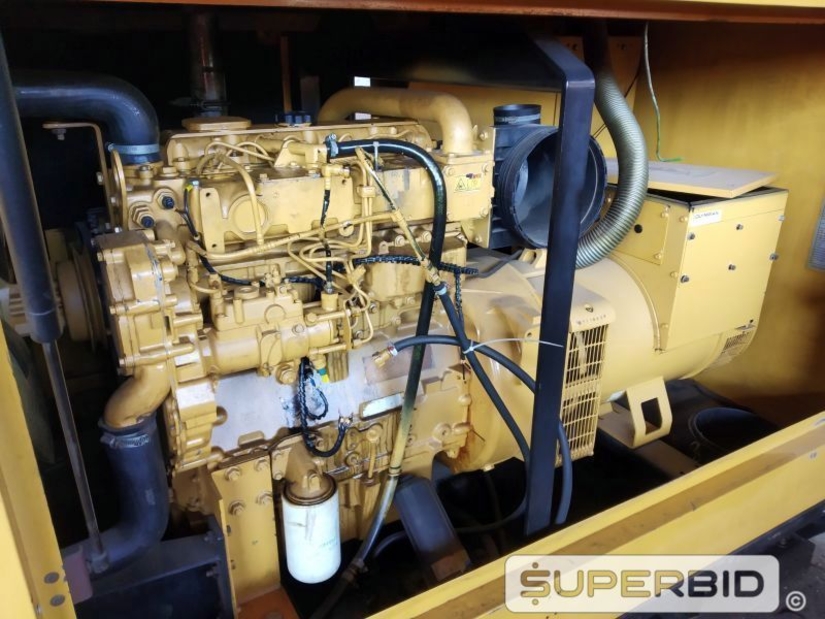 GRUPO GERADOR Á DIESEL OLYMPIAN CATERPILLAR GEP 88-1, ANO:2010, SÉRIE: OLY00000TB4S02217, POT: 80/100 KVA CARENADO (Ref.: RBE)