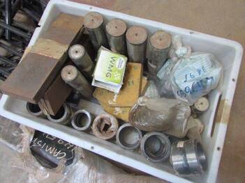 PEÇAS PARA MÁQUINAS PESADAS: BUCHAS, FILTROS, PINOS, CHAPAS DESGASTE, CAMISA, VEDADOR E OUTROS, (104 PÇ.) (Ref.: JE)