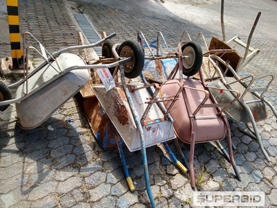 CARRINHOS DE MÃO, BARRACAS DE LONA, MOVEIS EM GERAL E CAIXAS D'ÁGUA. (Ref.: SP)